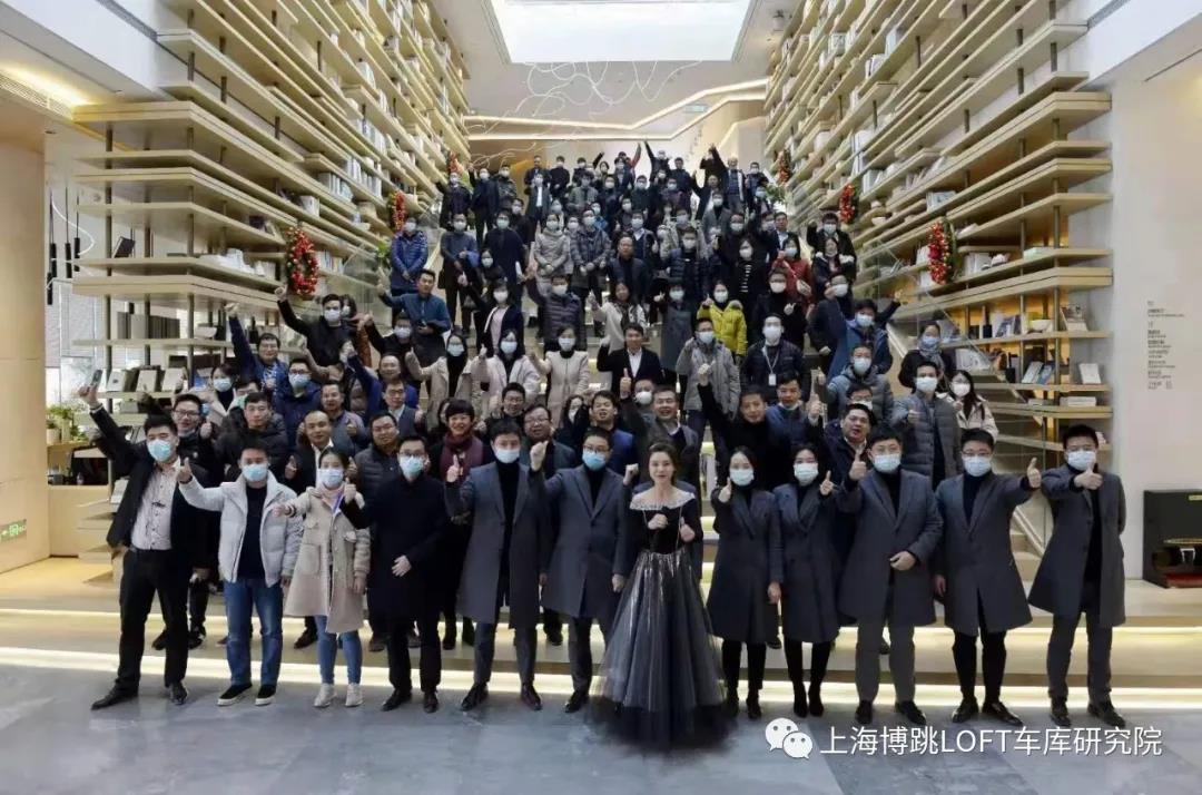 安阳全国一百多人在华侨城汉口道6号参观研讨LOFT专利车库技术！